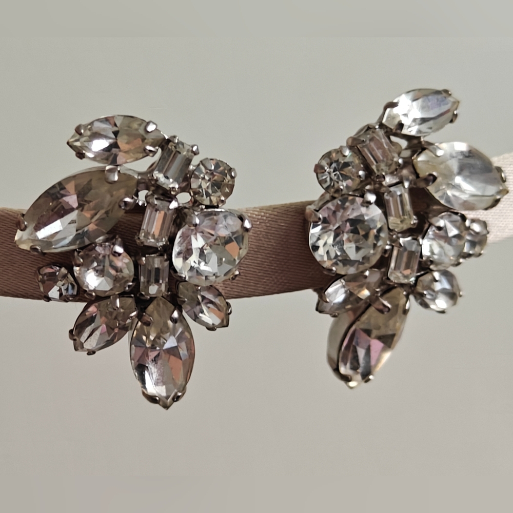 Stunning Clear Crystals Earrings Unsigned Sherman